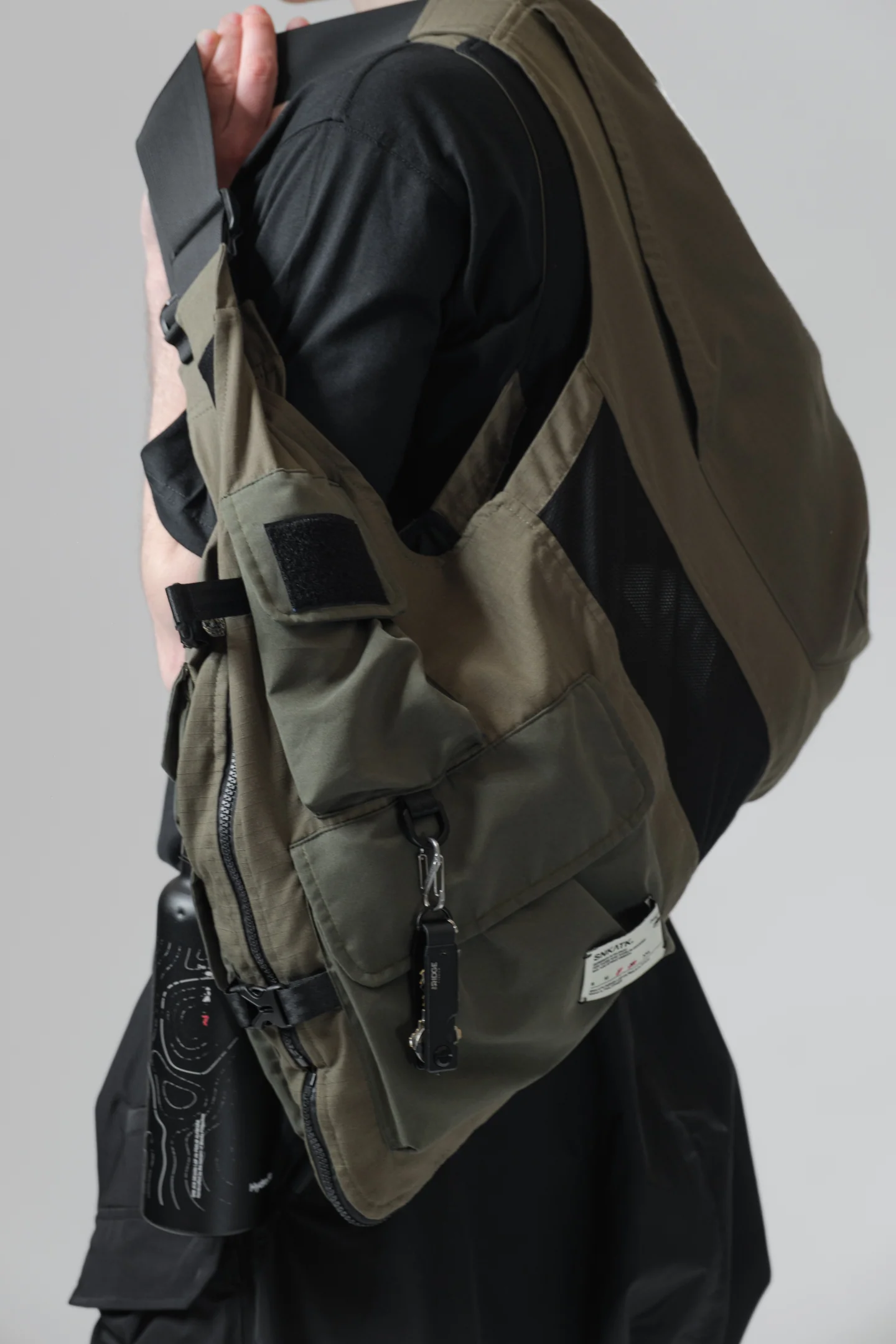 BADLANDS Utility Vest/Tote Bag - Evergreen - Image 7