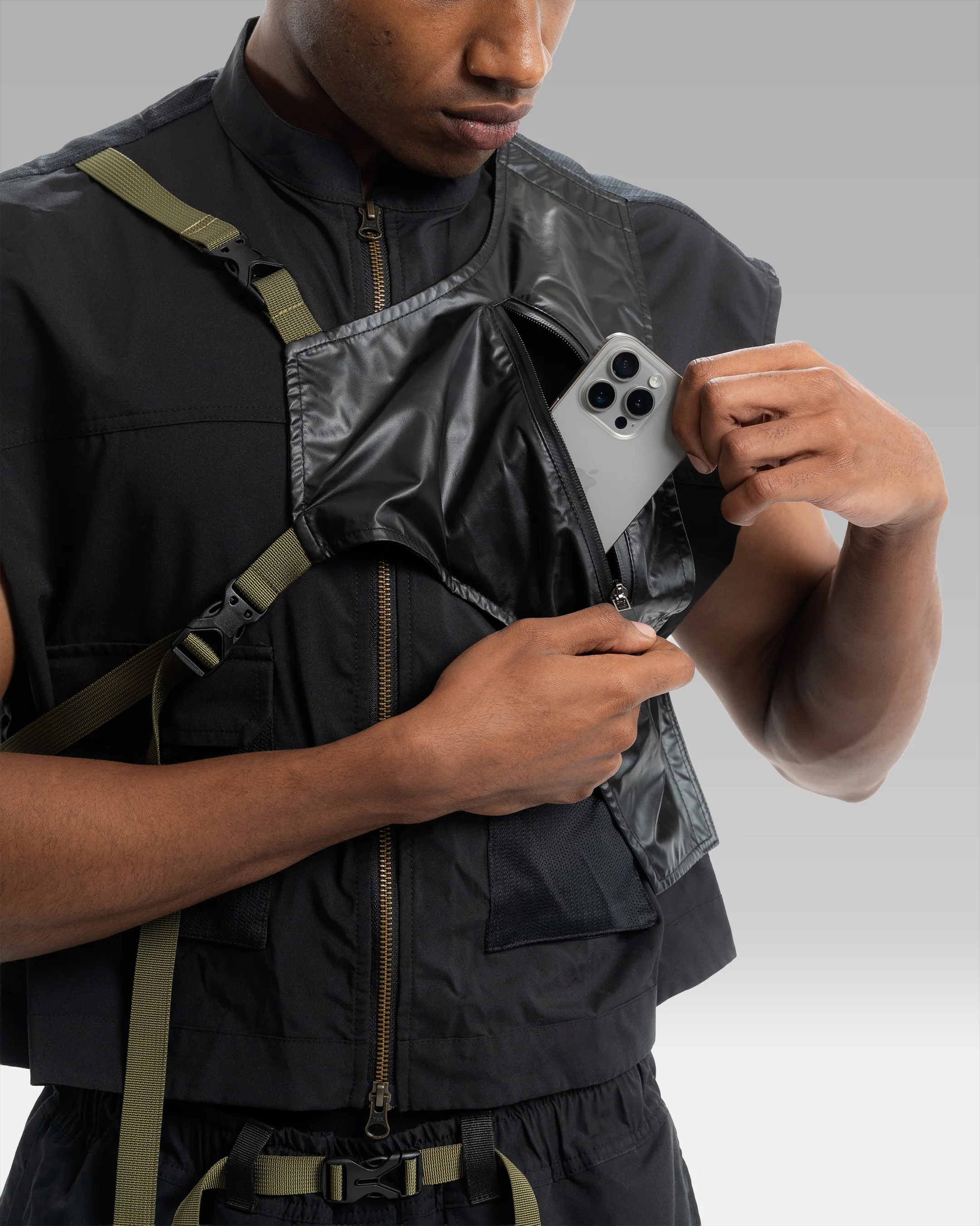 B1:R1 Cropped Vest - Image 10